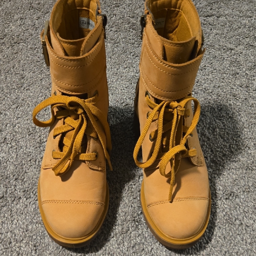 Timberland Tan Lace Up Boots with Padded Ankle